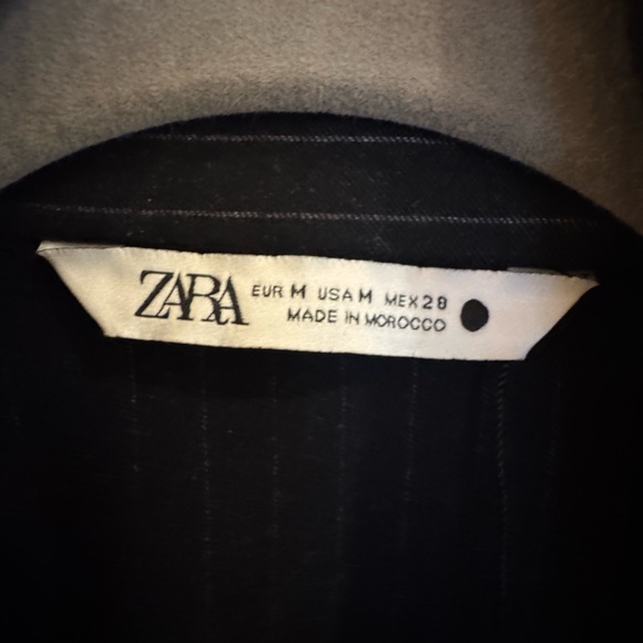 Zara Women's Belted Black Pinstripe Jacket/Blazer. Two pockets on front. Sz M - Picture 6 of 6